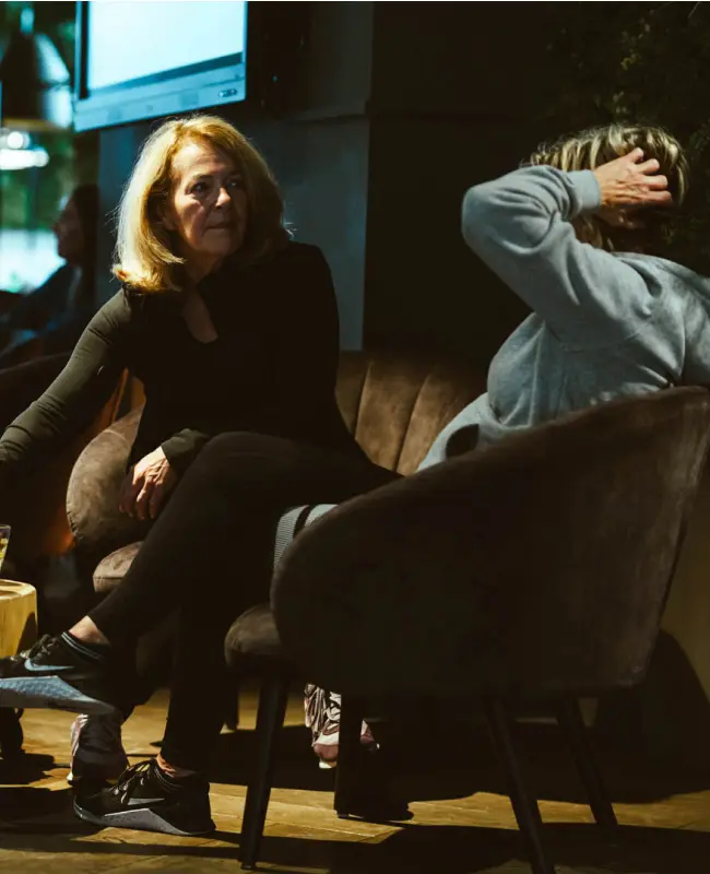 Gezellige zitjes in de lounge bij TREE11 Health Club