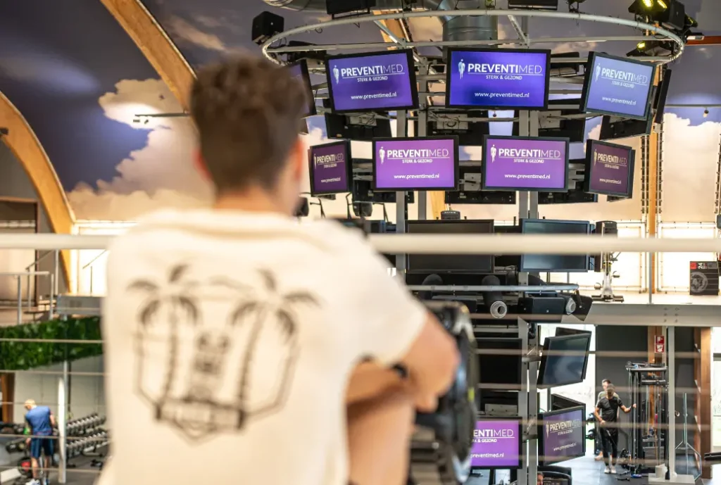 Zichtbaarheid op TV schermen in de fitness en horeca bij TREE11 Health Club