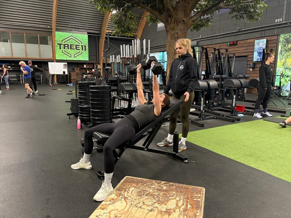 Incline dumbell bench press als kracht oefening voor MS patient