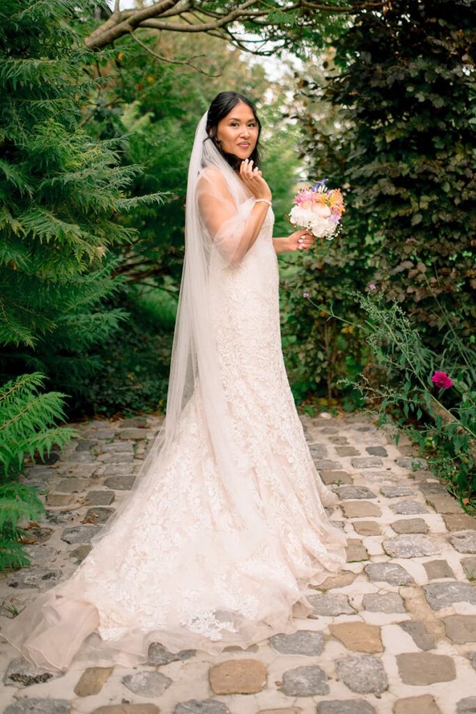 Nancy Sanoesi viel net dat extra beetje af zodat ze in haar trouwjurk past