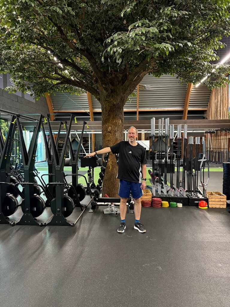 Ronald zijn kracht verdubbeld en zijn schouder beweeglijkheid van 45 naar 80 graden gebracht