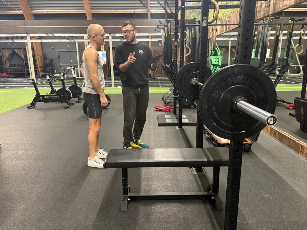 Uitleg over techniek en vorm bij krachttraining in Alkmaar